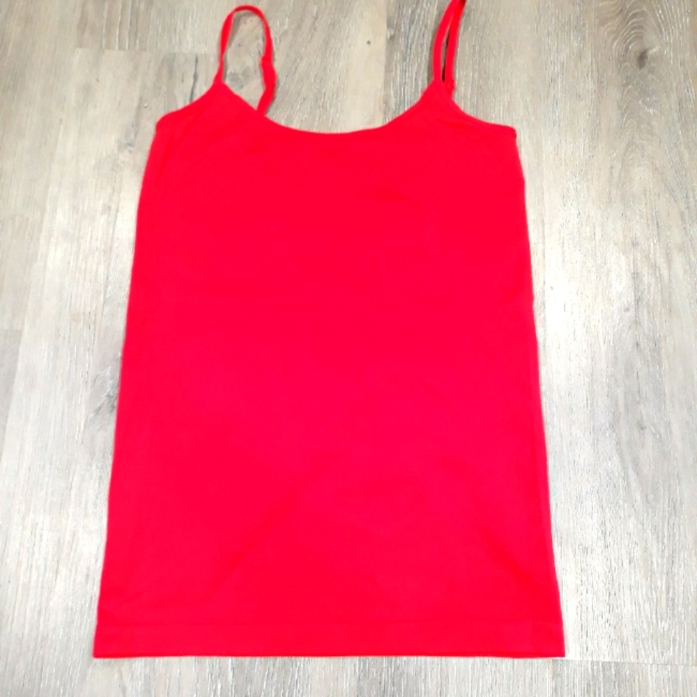 No Boundaries Women's Red Simple Tank Top